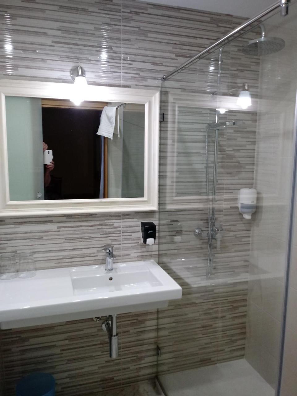 Hotel Bruselas 아 과르다 외부 사진